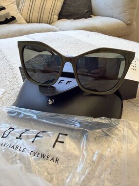 Diff Eyewear Olive Green Cat-Eye Sunglasses